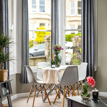 New Beautiful-ground Floor-redland Flat-parking-by Fabaccommodation *