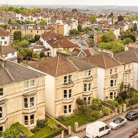 New Beautiful-ground Floor-redland Flat-parking-by Fabaccommodation