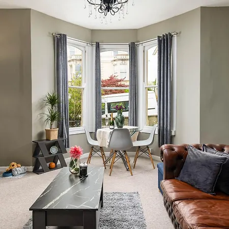 New Beautiful-ground Floor-redland Flat-parking-by Fabaccommodation