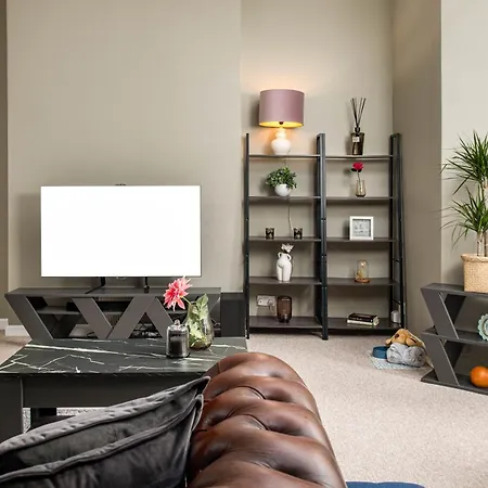 New Beautiful-ground Floor-redland Flat-parking-by Fabaccommodation *